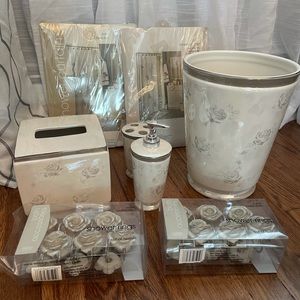 Bathroom Towel Set NWT w/ Matching Accessories